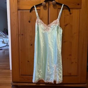 Victoria’s Secret slip dress size M!